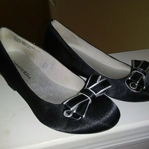 Christie & Jill Girl's black heel with bow Size 13
